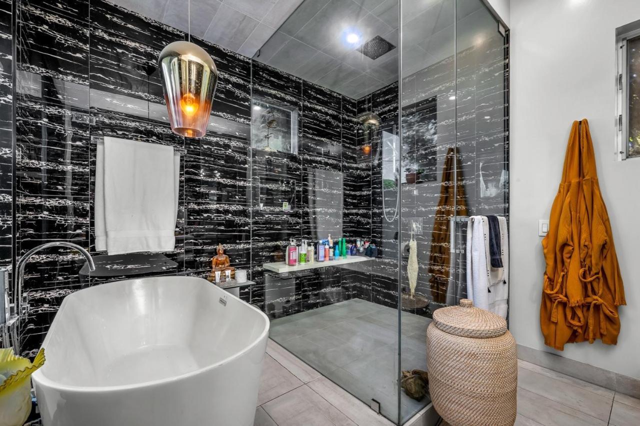 Luxury Living In West Hollywood Modern 3br W Pool & Hot Tub *